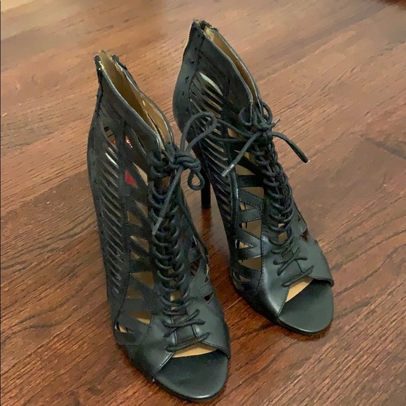 quavissa pointy toe bow pumps